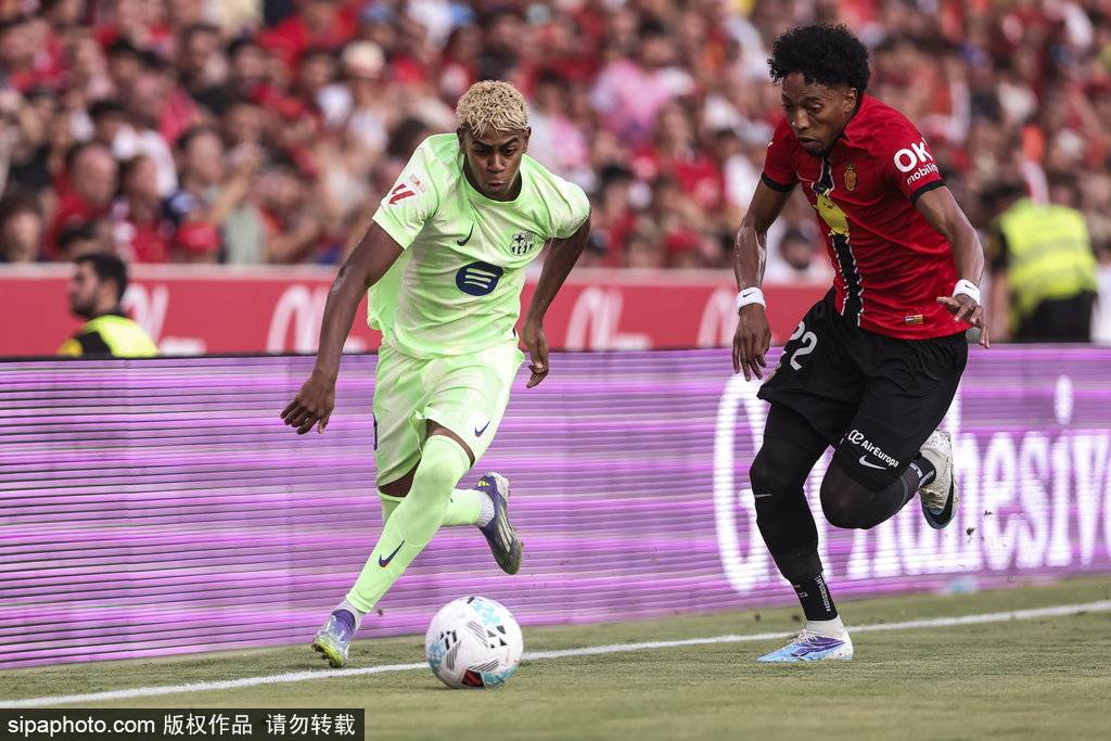 西甲-亚马尔传射拉菲尼亚破门 巴萨3-0九人马洛卡迎开门红